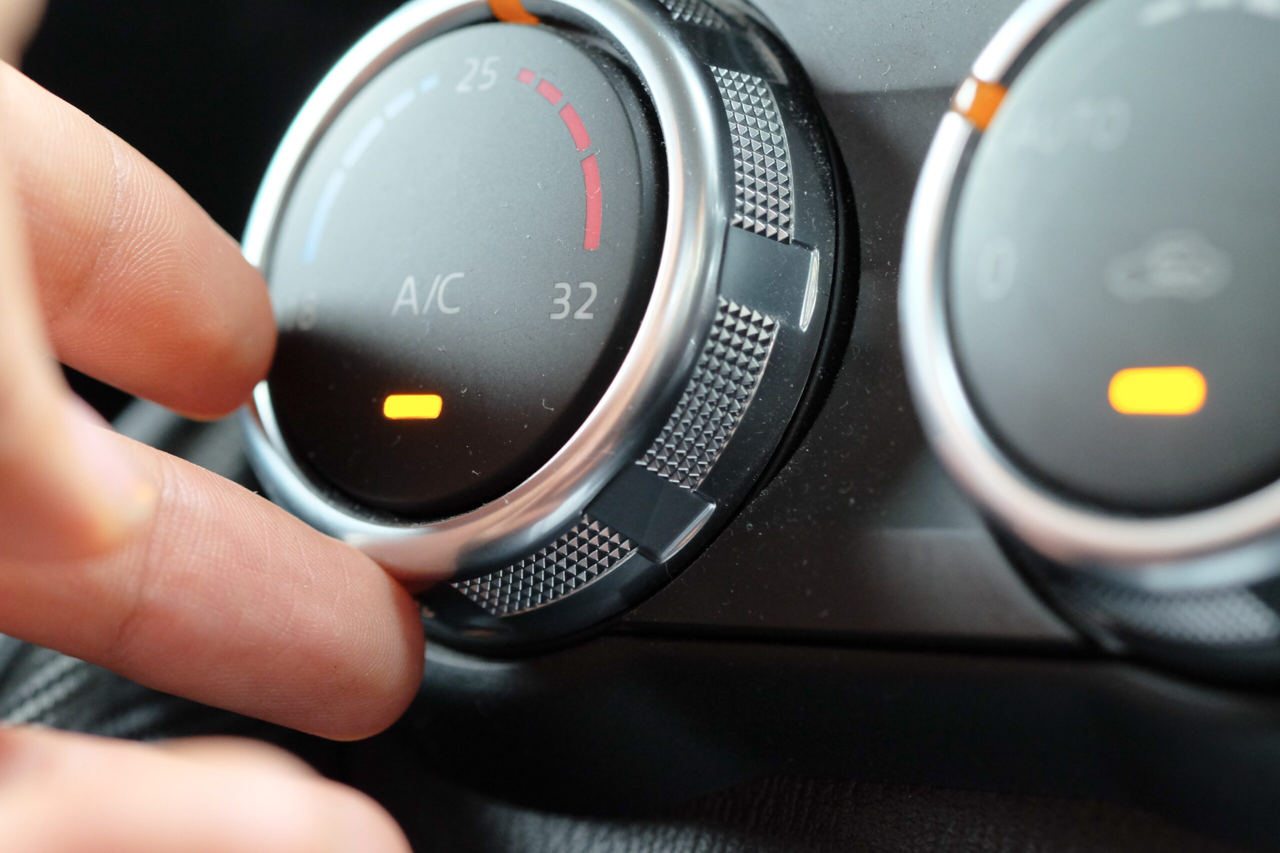 Car air-conditioning issues, image of A/C dial